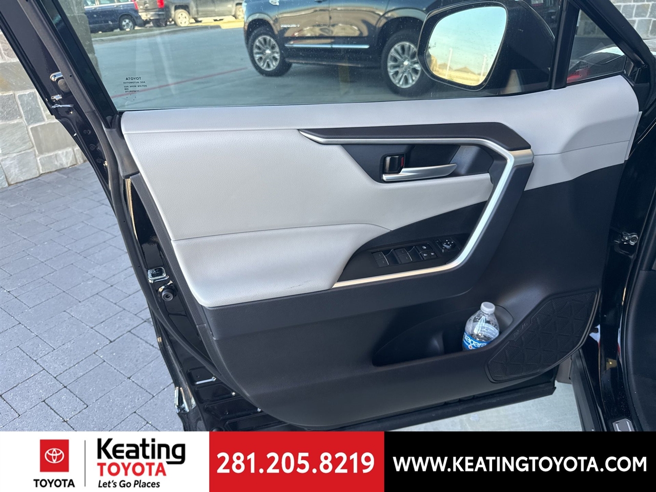 Toyota RAV4 XLE 2024