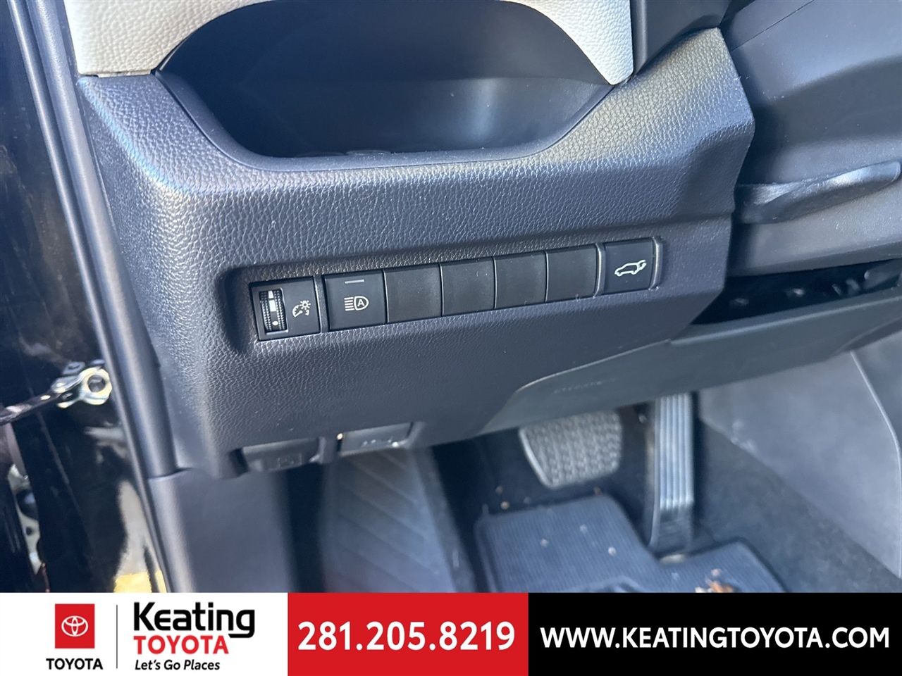 Toyota RAV4 XLE 2024