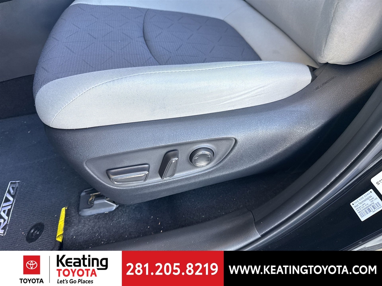 Toyota RAV4 XLE 2024