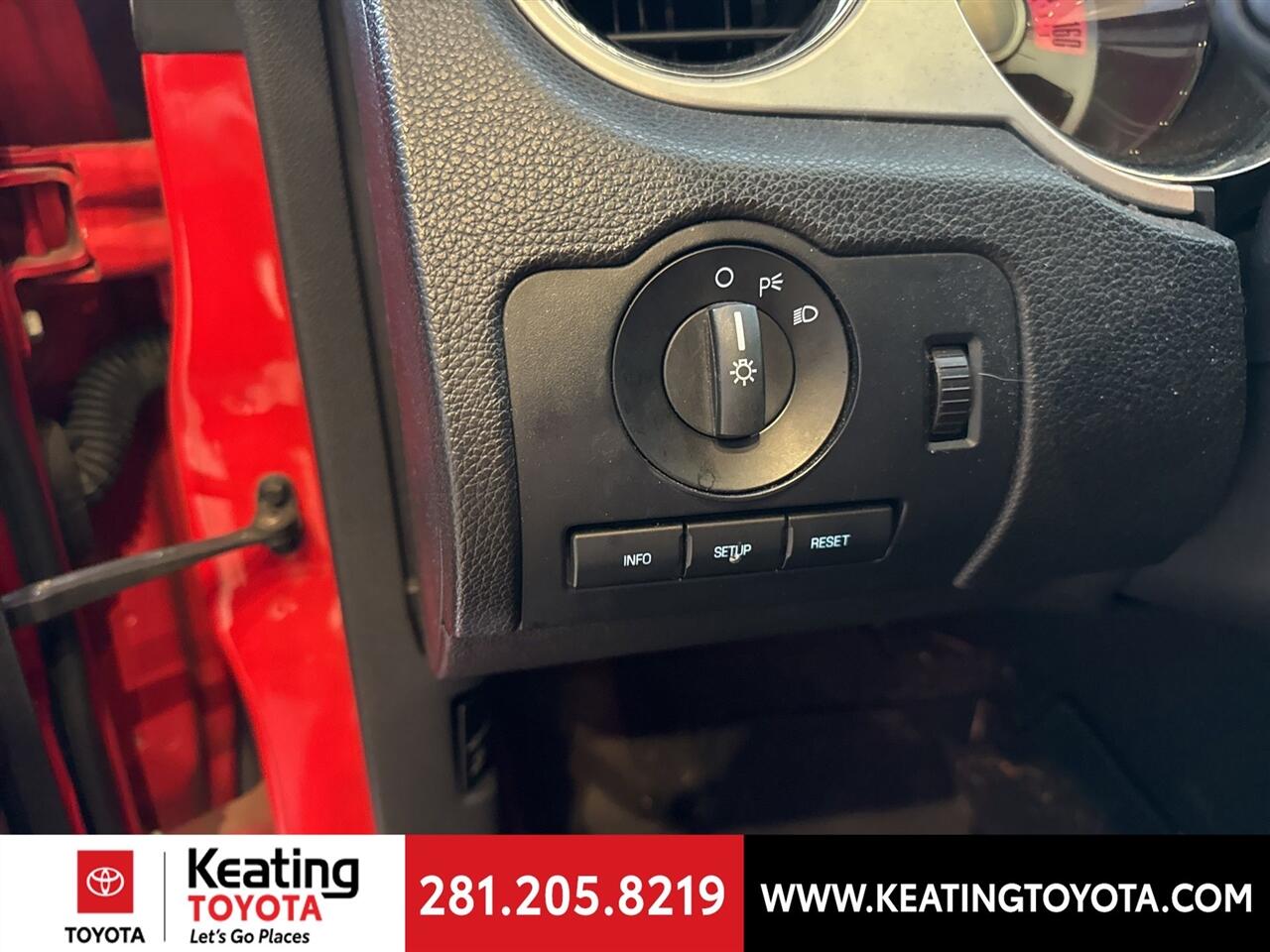 Ford Mustang V6 Convertible 2012