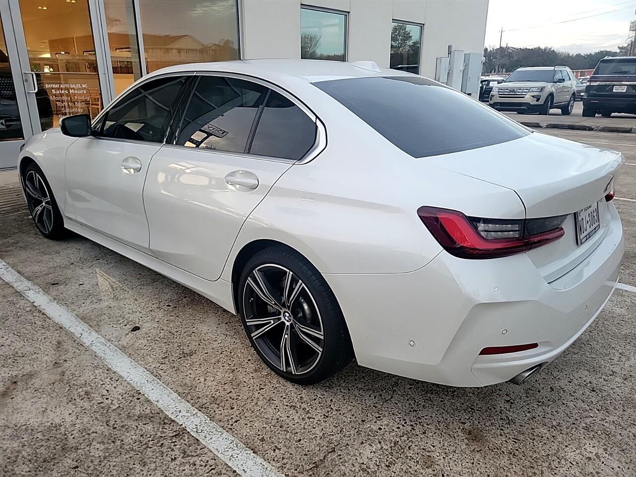 BMW 3-Series 330i 2024