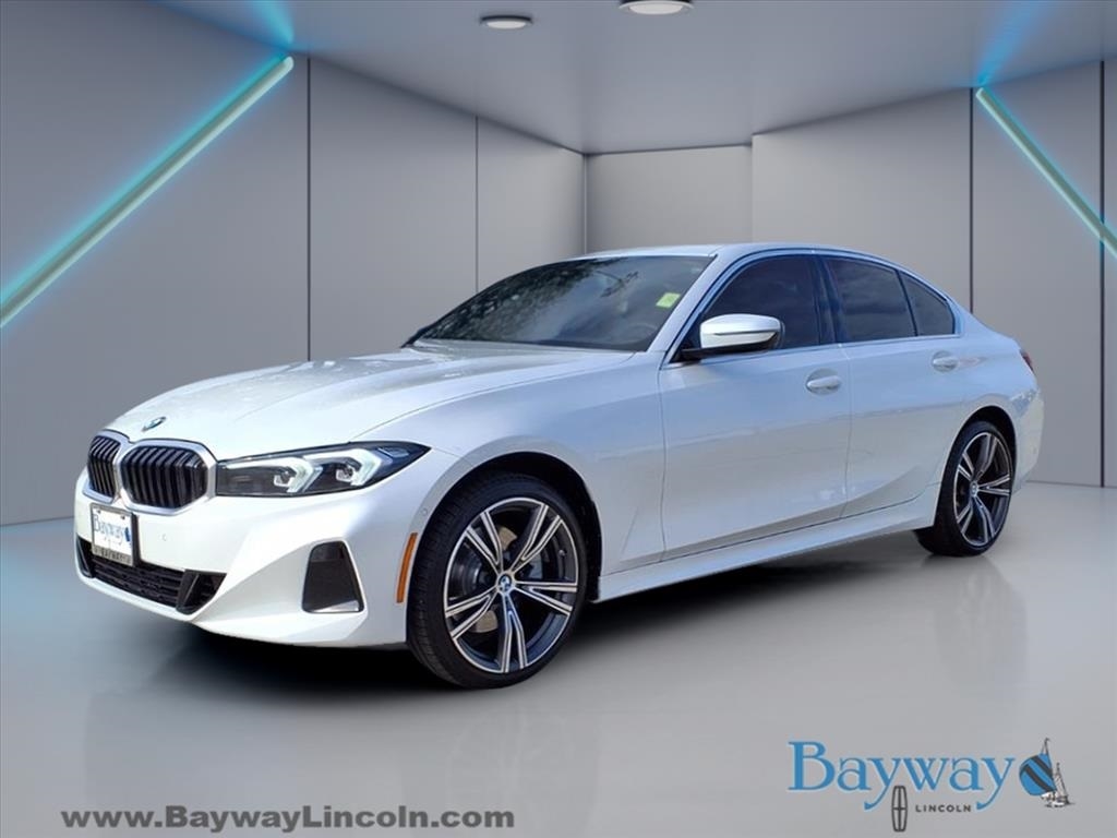 BMW 3-Series 330i 2024