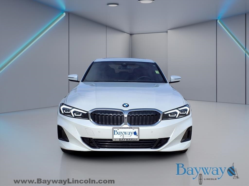 BMW 3-Series 330i 2024