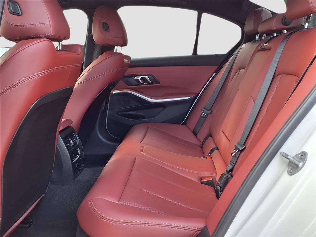 BMW 3-Series 330i 2024