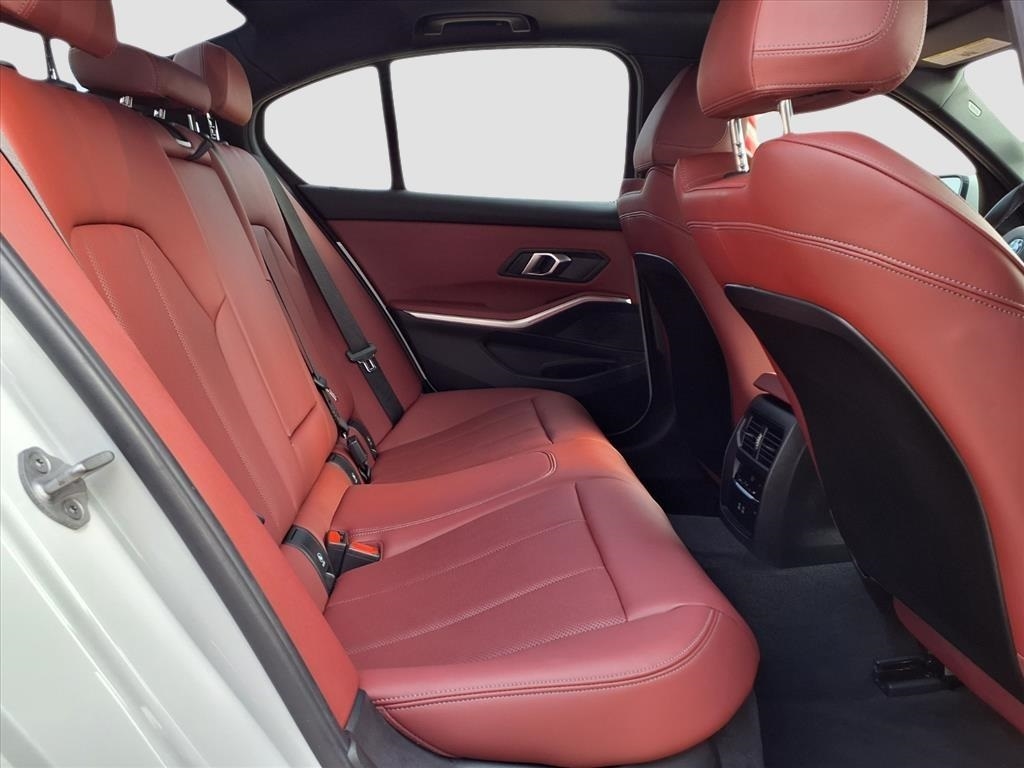 BMW 3-Series 330i 2024