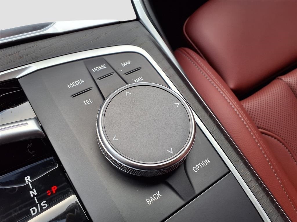 BMW 3-Series 330i 2024