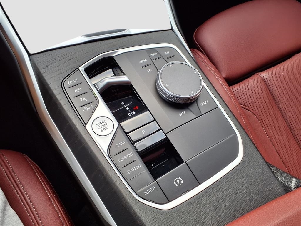 BMW 3-Series 330i 2024