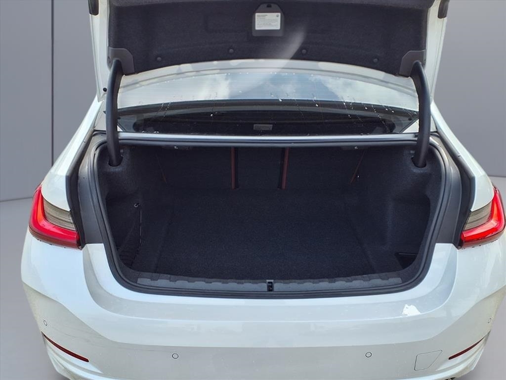 BMW 3-Series 330i 2024