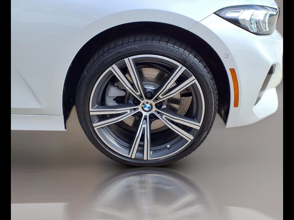 BMW 3-Series 330i 2024