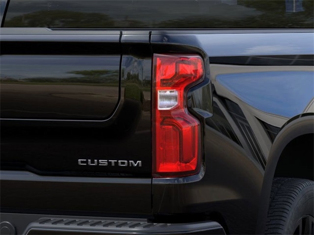 Chevrolet Silverado 1500 Custom Crew Cab 2WD 2026