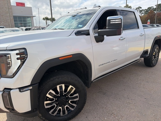 GMC Sierra 2500HD Denali Ultimate Crew Cab 4WD 2024