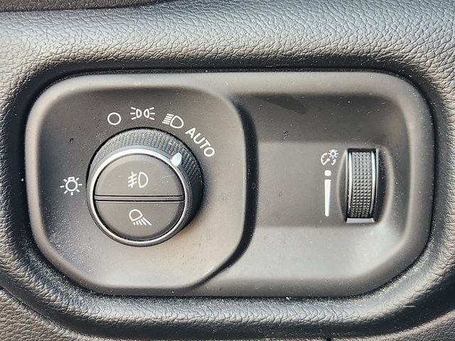 RAM 1500 Big Horn Crew Cab SWB 4WD 2021