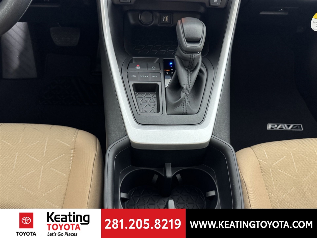 Toyota RAV4 XLE 2025