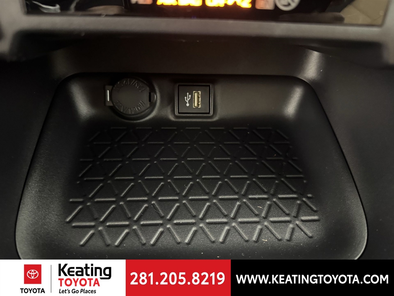 Toyota RAV4 XLE 2025