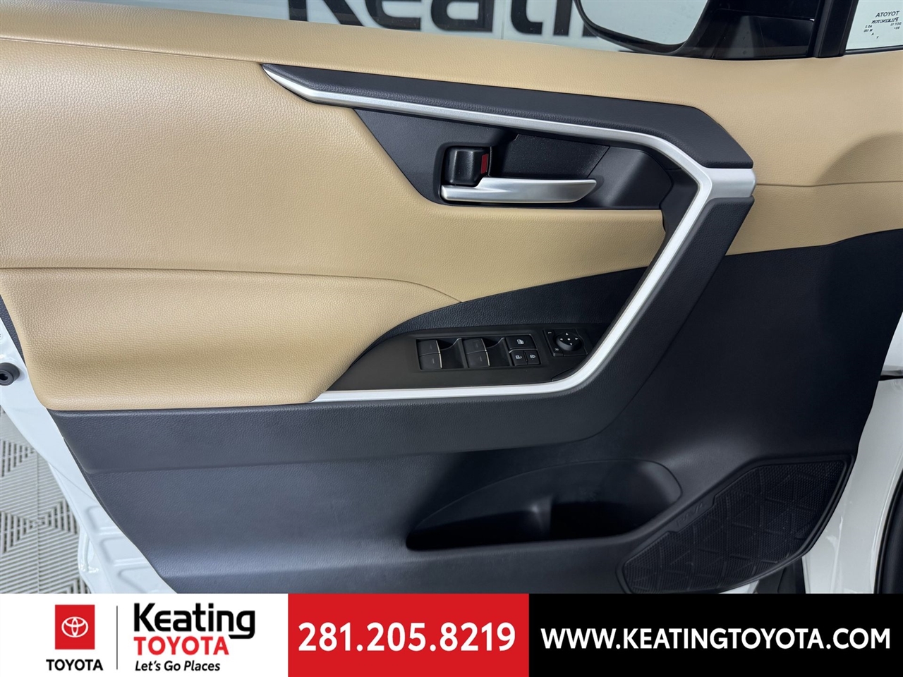 Toyota RAV4 XLE 2025