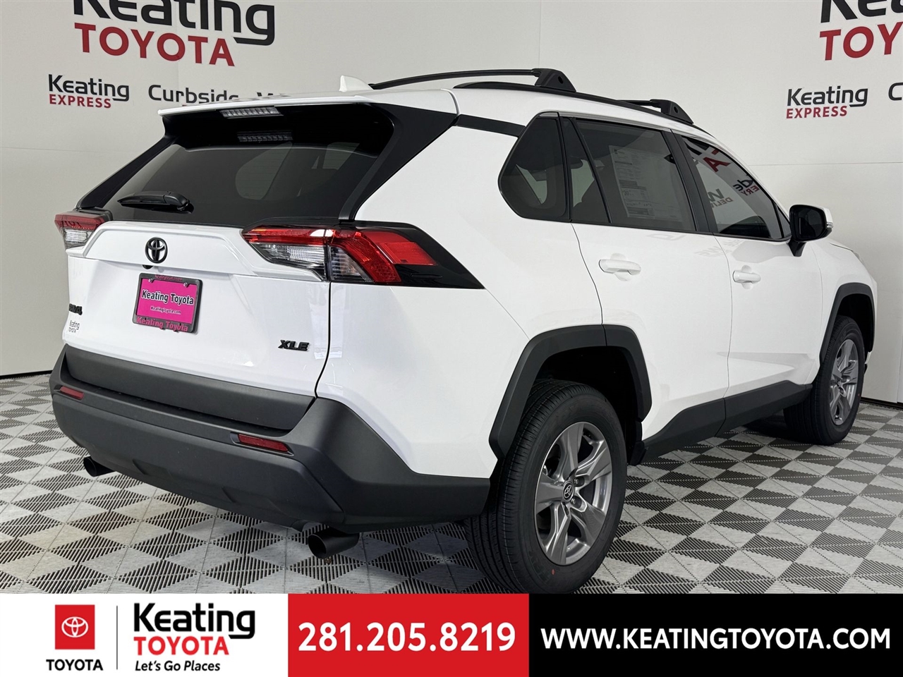 Toyota RAV4 XLE 2025