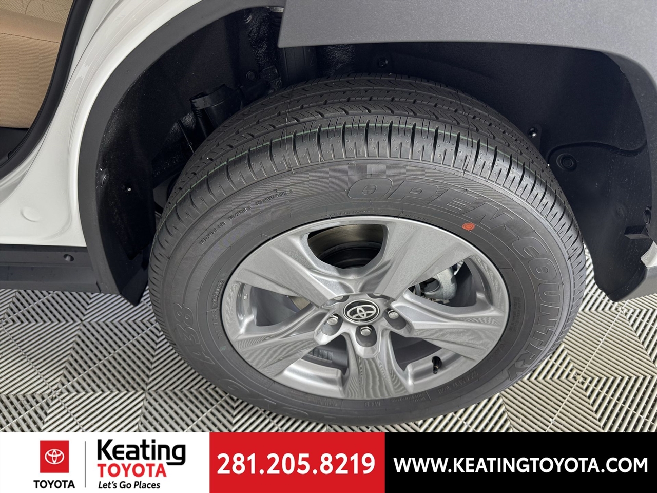 Toyota RAV4 XLE 2025