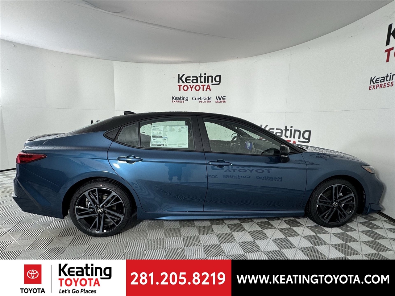 Toyota Camry Hybrid XLE 2026