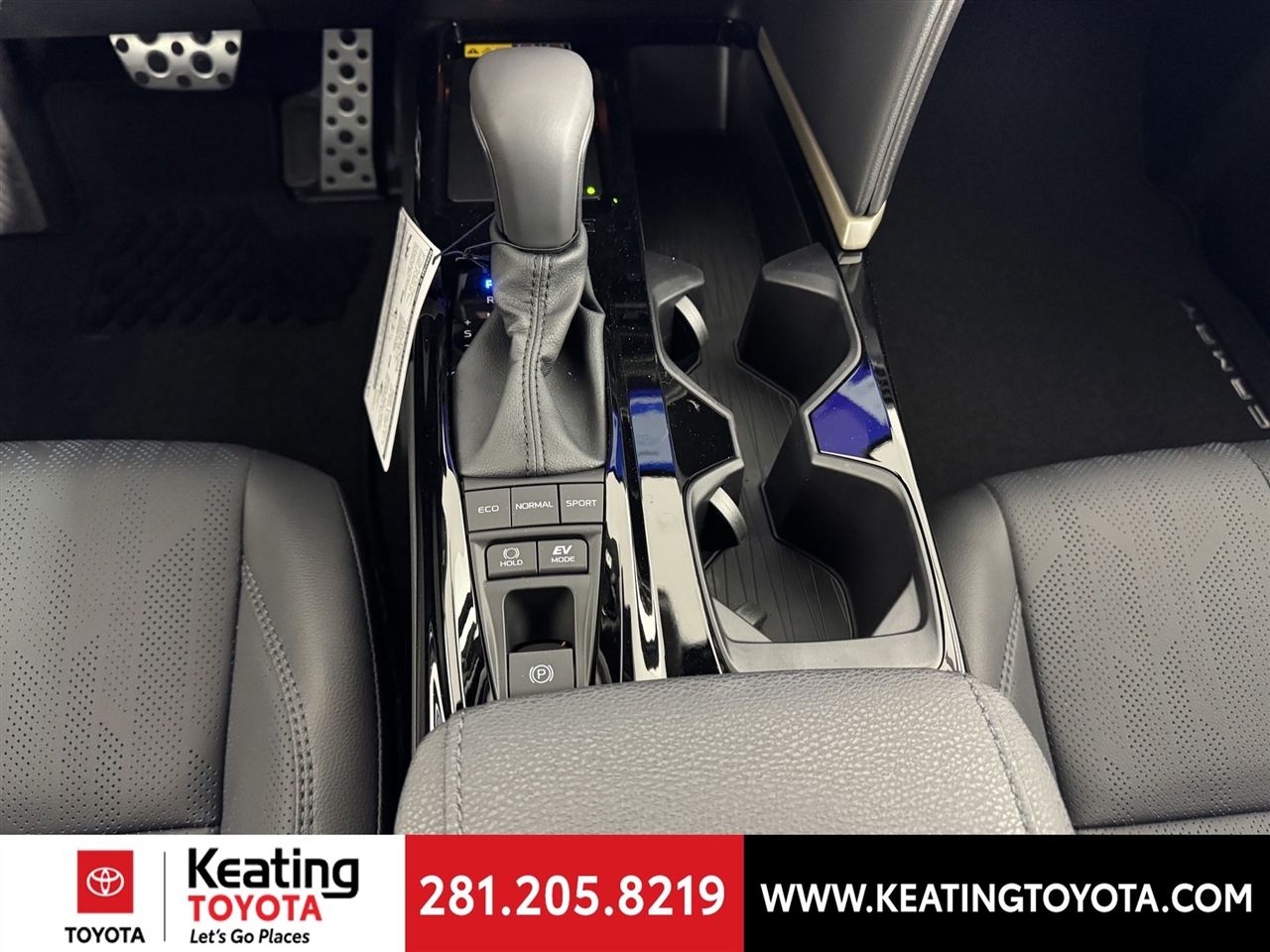 Toyota Camry Hybrid XLE 2026