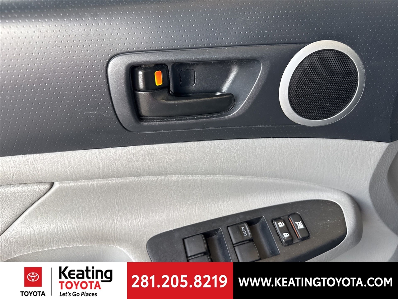 Toyota Tacoma PreRunner Double Cab V6 5AT 2WD 2014