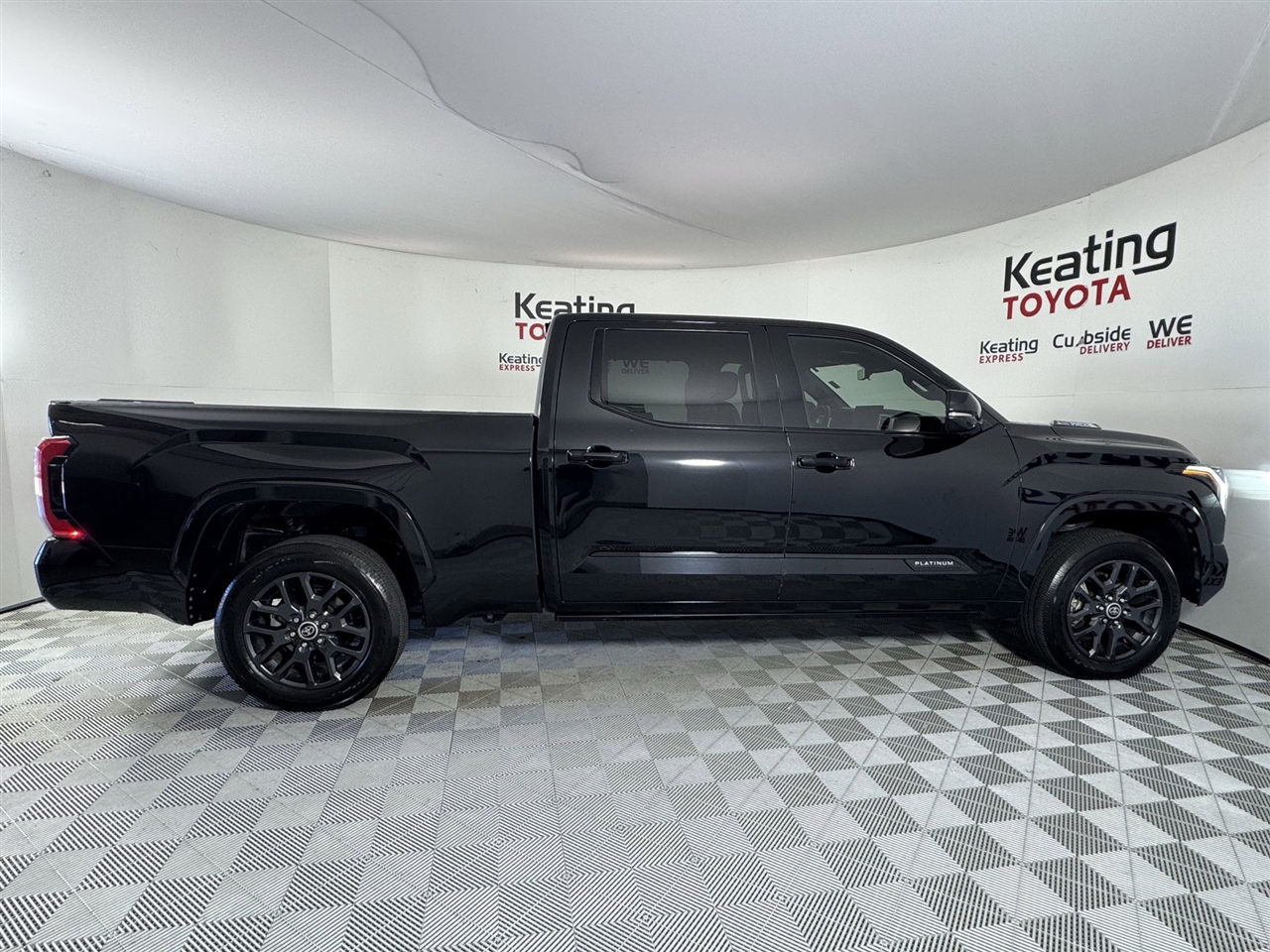 Toyota Tundra Platinum CrewMax 4WD Long Bed Hybrid 2023