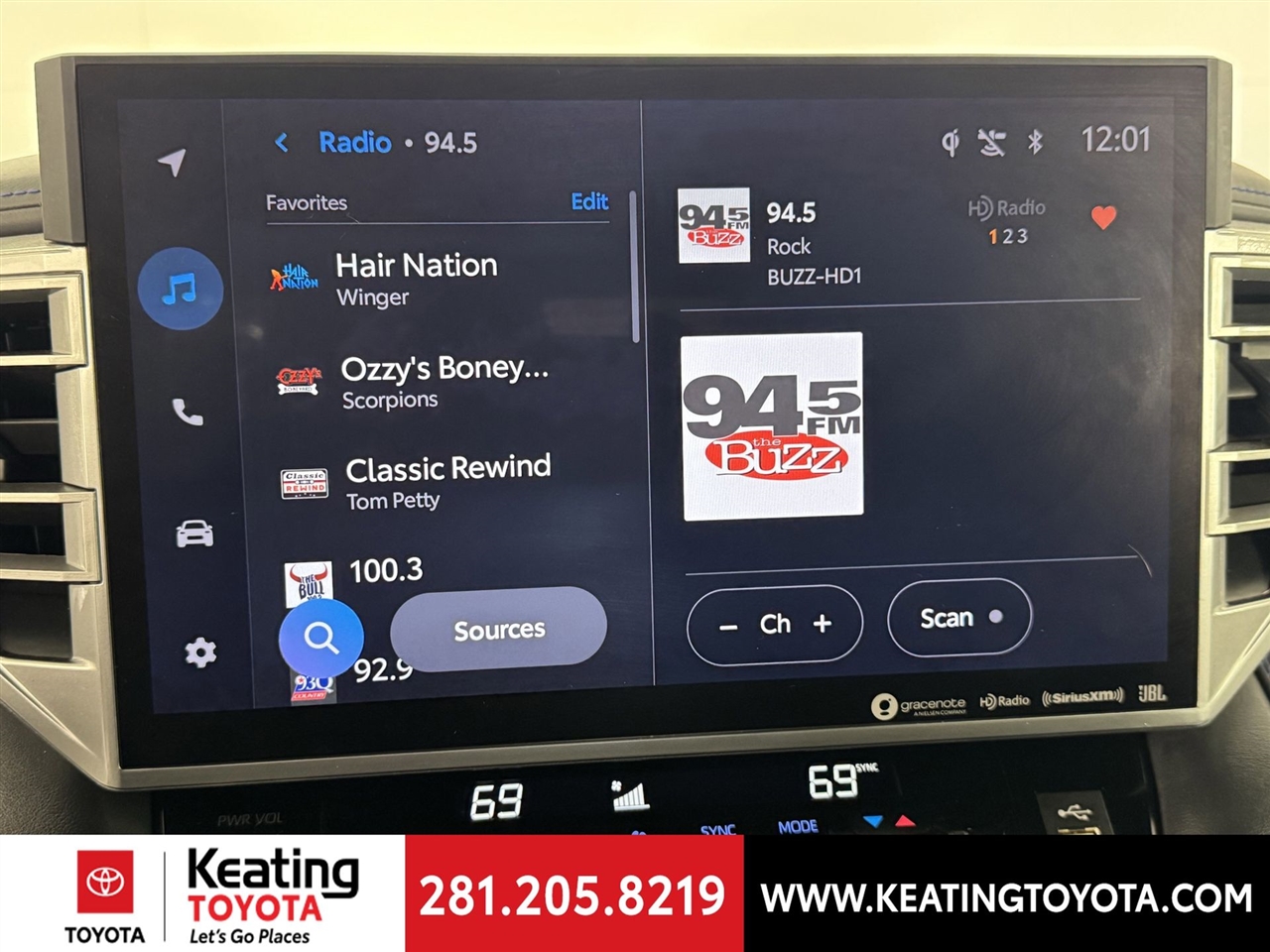 Toyota Tundra Platinum CrewMax 4WD Long Bed Hybrid 2023