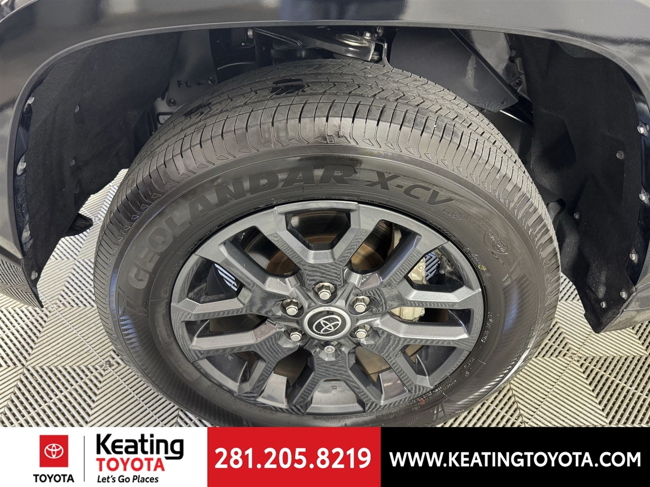 Toyota Tundra Platinum CrewMax 4WD Long Bed Hybrid 2023