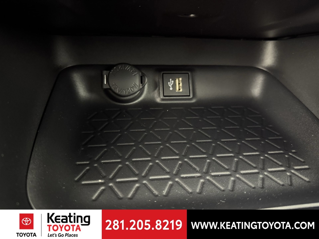 Toyota RAV4 XLE 2025