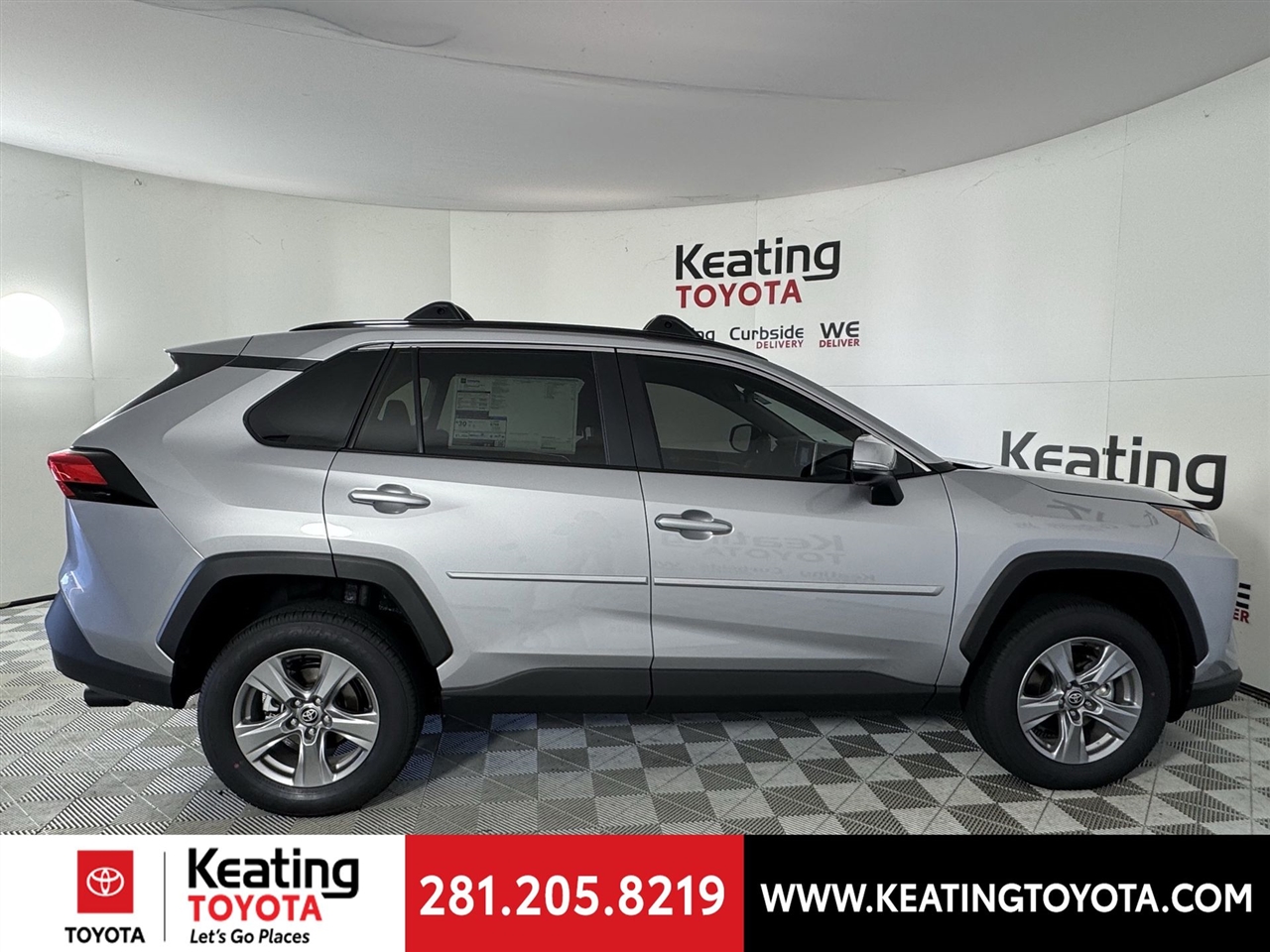 Toyota RAV4 XLE 2025