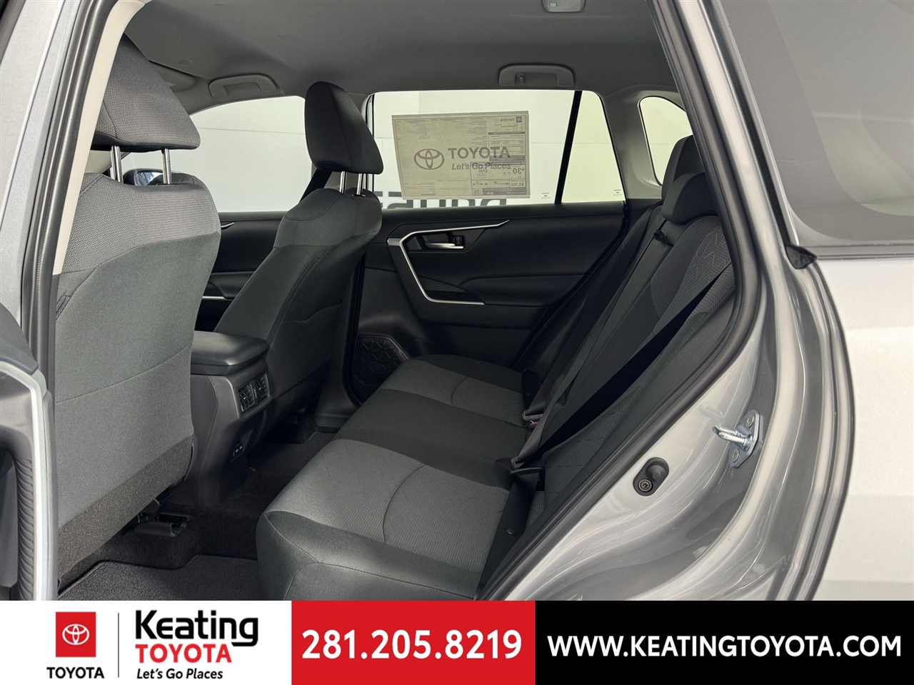 Toyota RAV4 XLE 2025