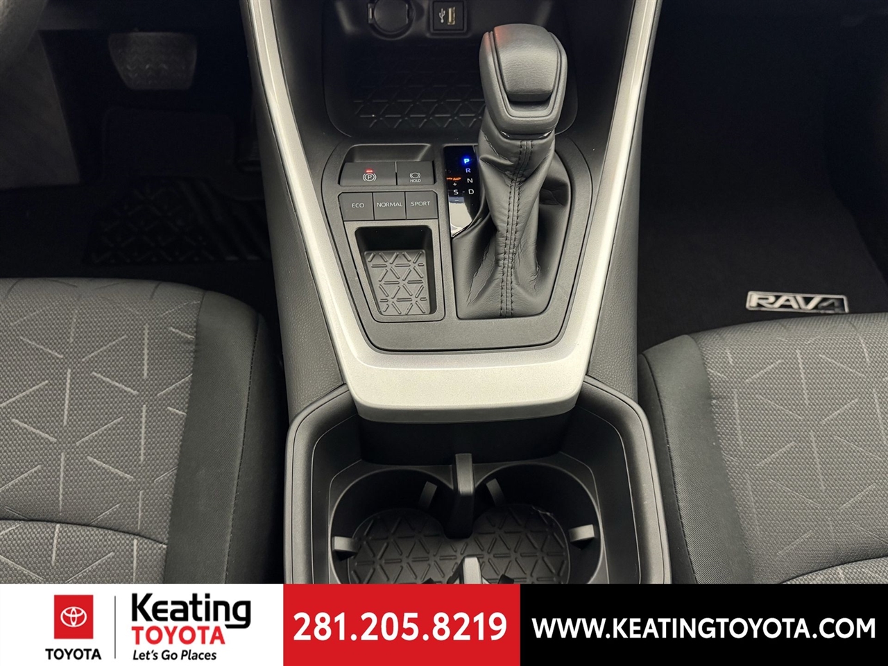 Toyota RAV4 XLE 2025