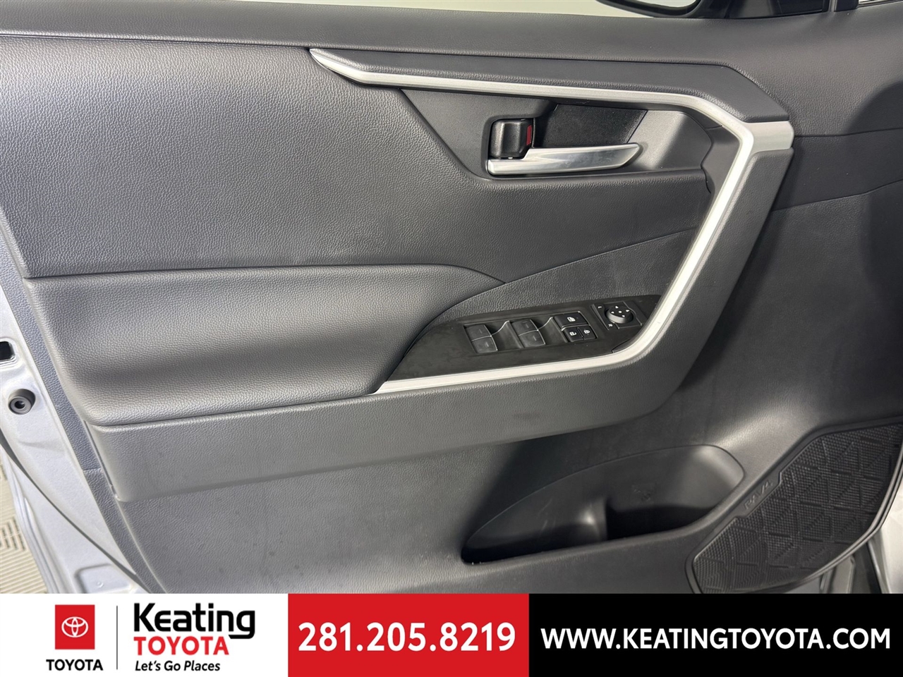 Toyota RAV4 XLE 2025