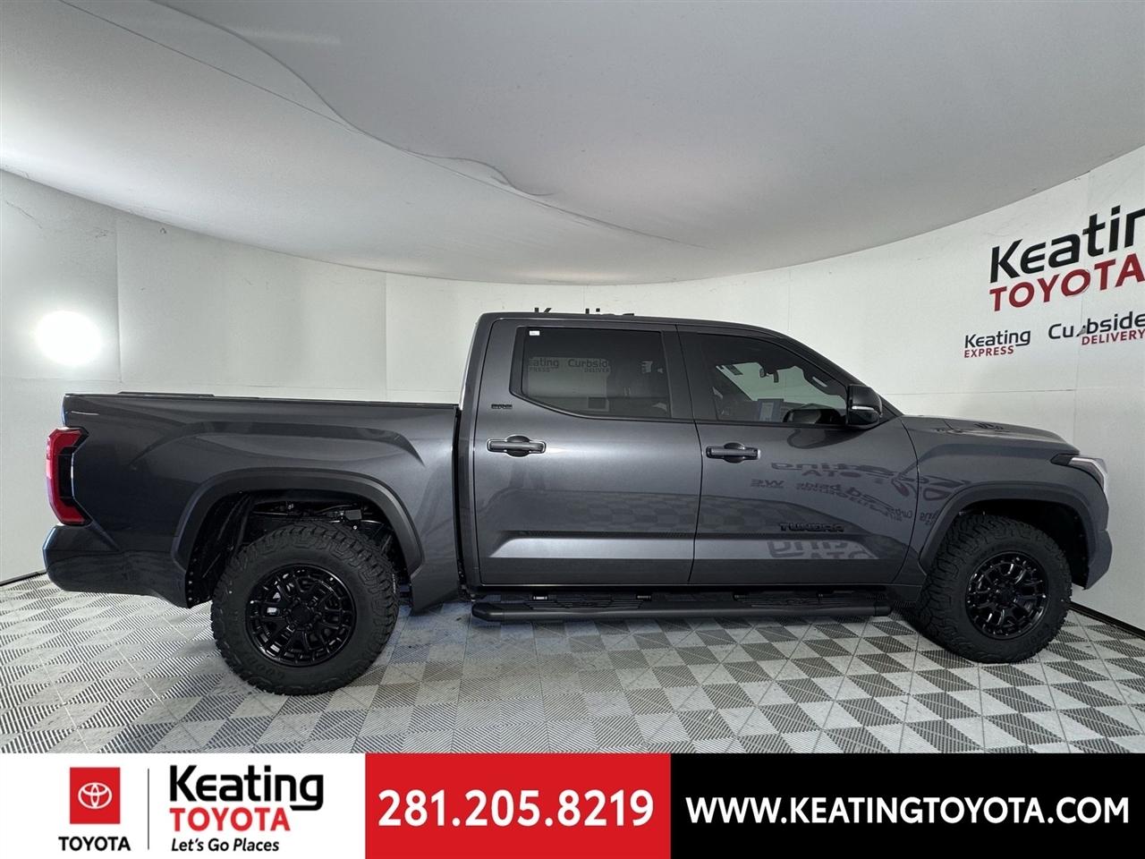 Toyota Tundra SR5 CrewMax 4WD 2026