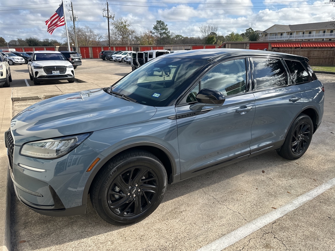 Lincoln Corsair Base 2023