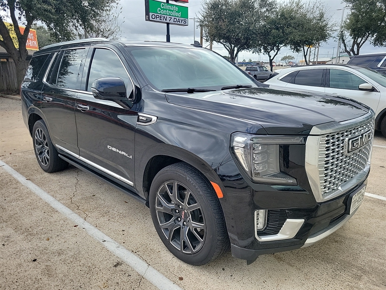 GMC Yukon Denali 4WD 2023