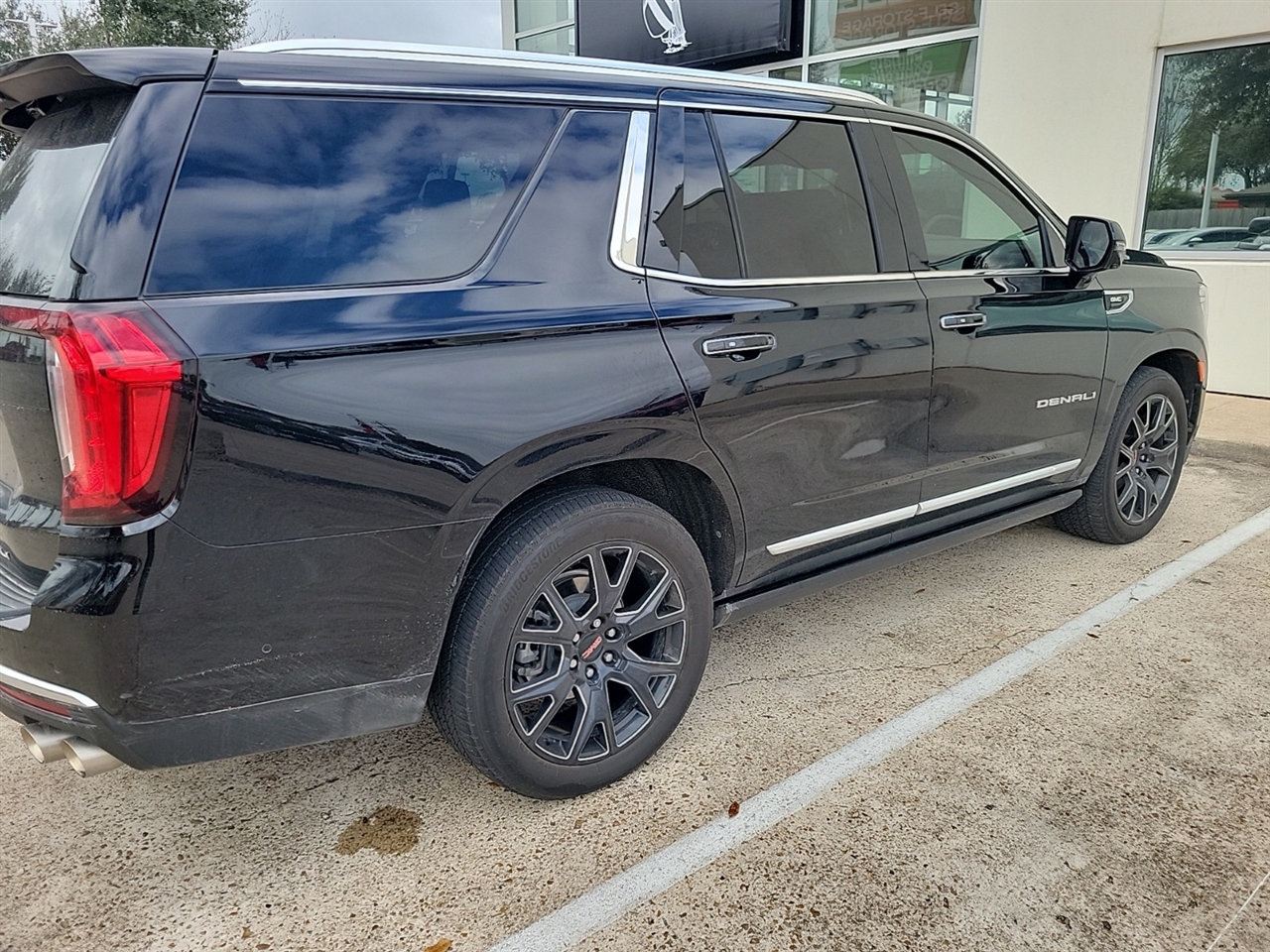 GMC Yukon Denali 4WD 2023