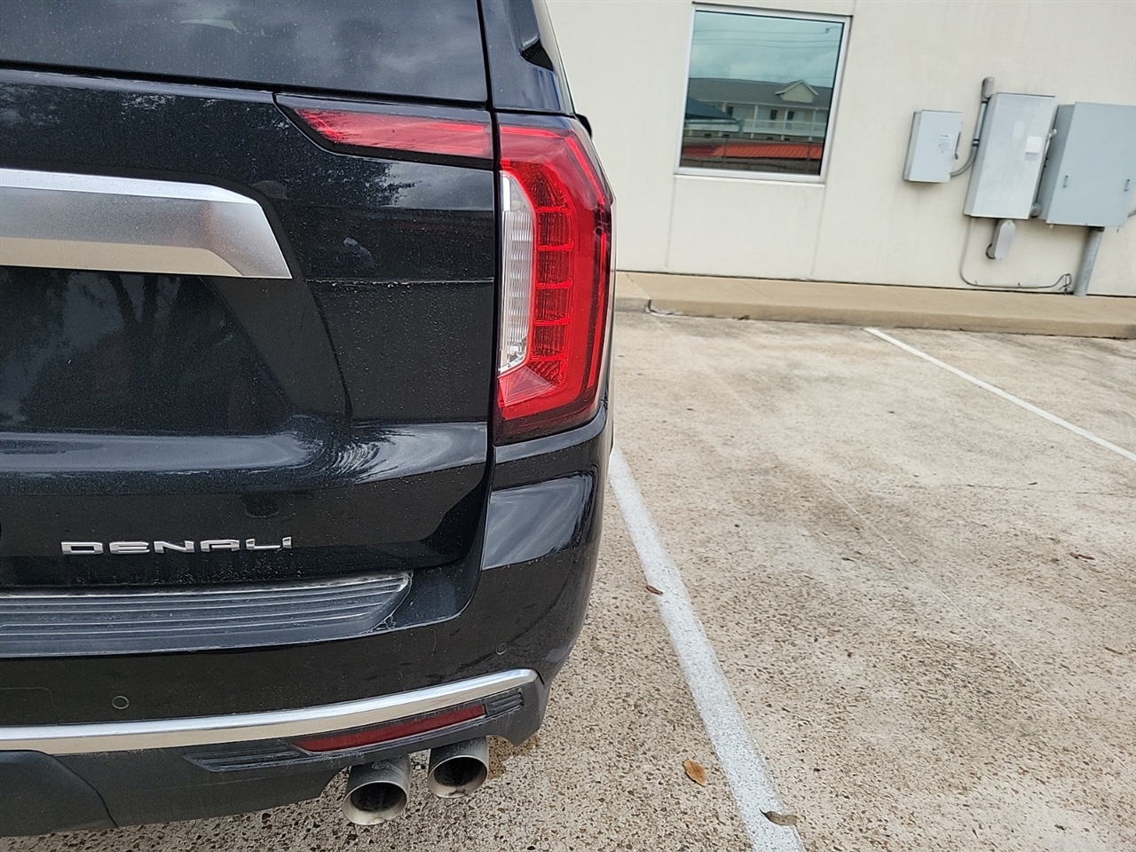 GMC Yukon Denali 4WD 2023