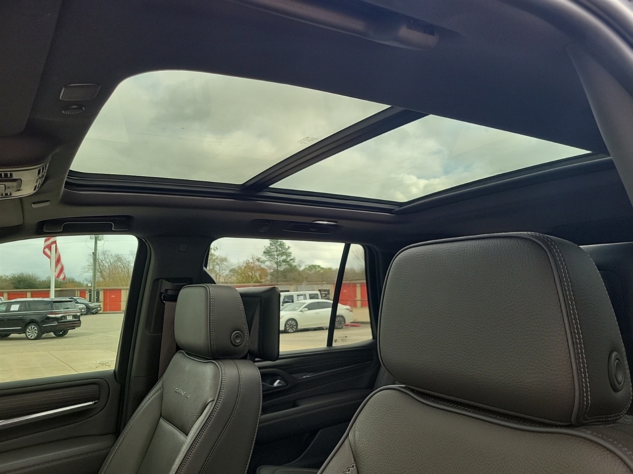 GMC Yukon Denali 4WD 2023