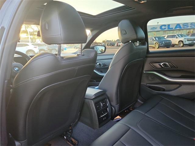 BMW 3-Series 330i 2024