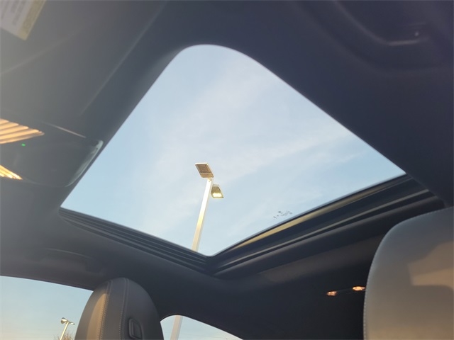 BMW 3-Series 330i 2024