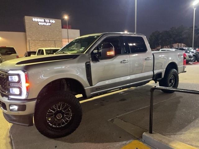 Ford F-250 SD Lariat Crew Cab 4WD 2024