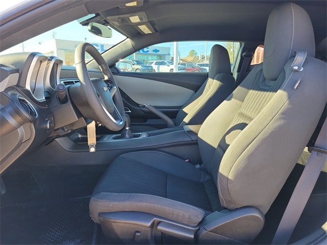 Chevrolet Camaro 1LS Coupe 2015