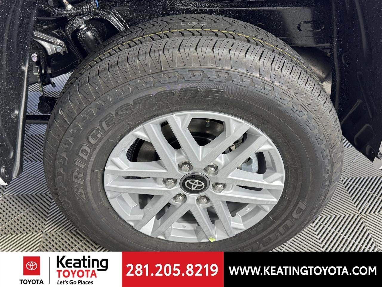 Toyota Tundra SR5 CrewMax 4WD Long Bed 2026