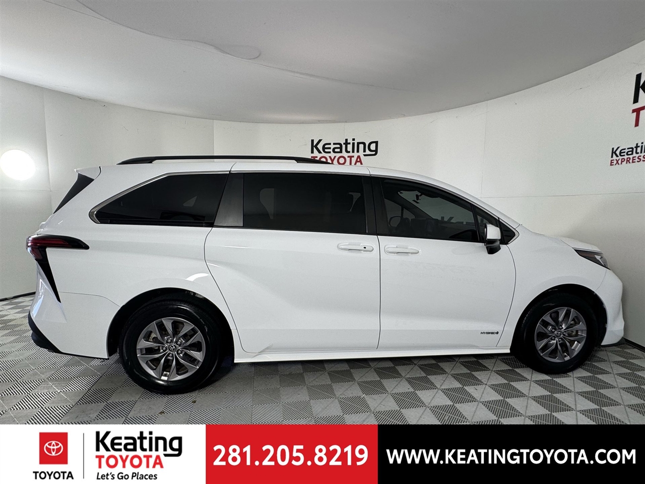 Toyota Sienna LE 8-Passenger 2021