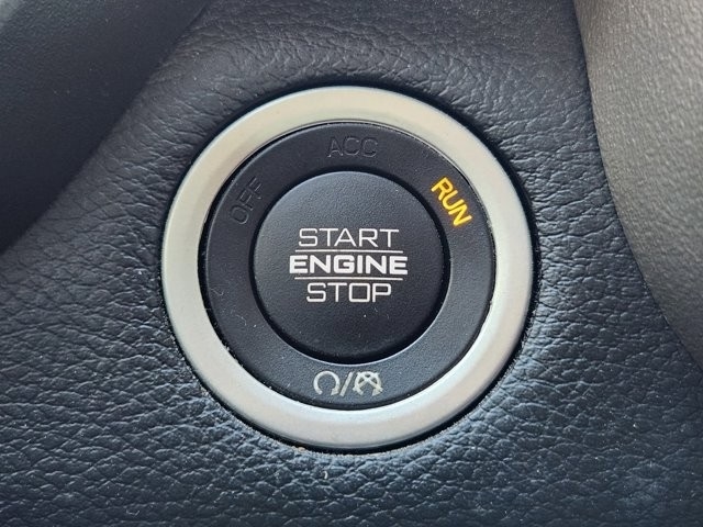 RAM 1500 Laramie Crew Cab SWB 2WD 2019