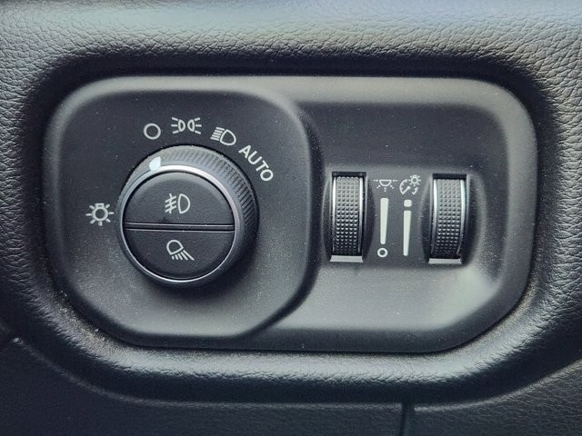 RAM 1500 Laramie Crew Cab SWB 2WD 2019