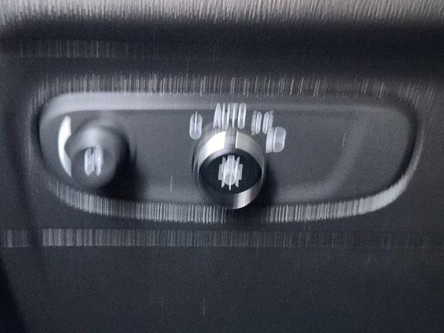 Buick Envision Essense 2023