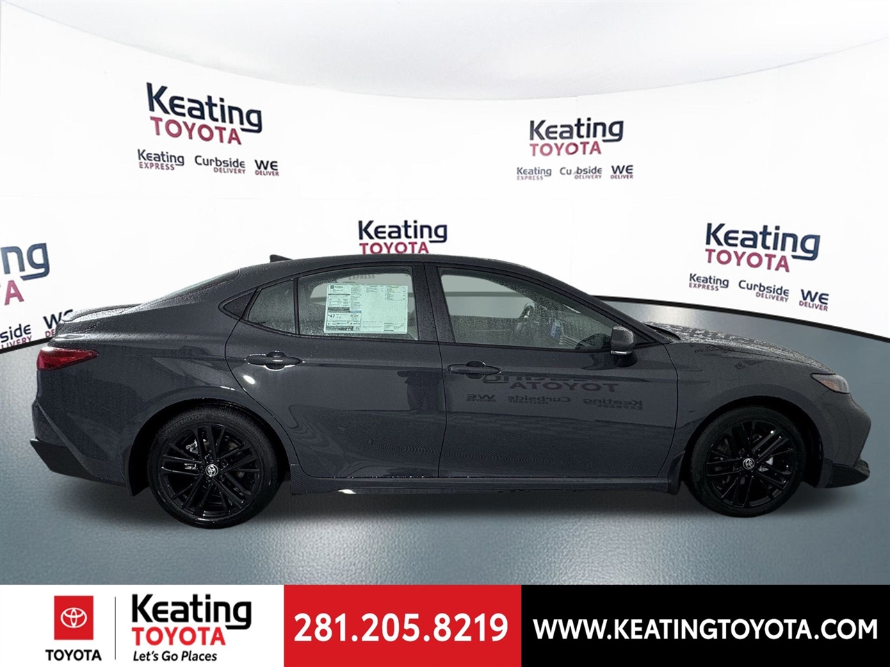 Toyota Camry Hybrid XLE 2025