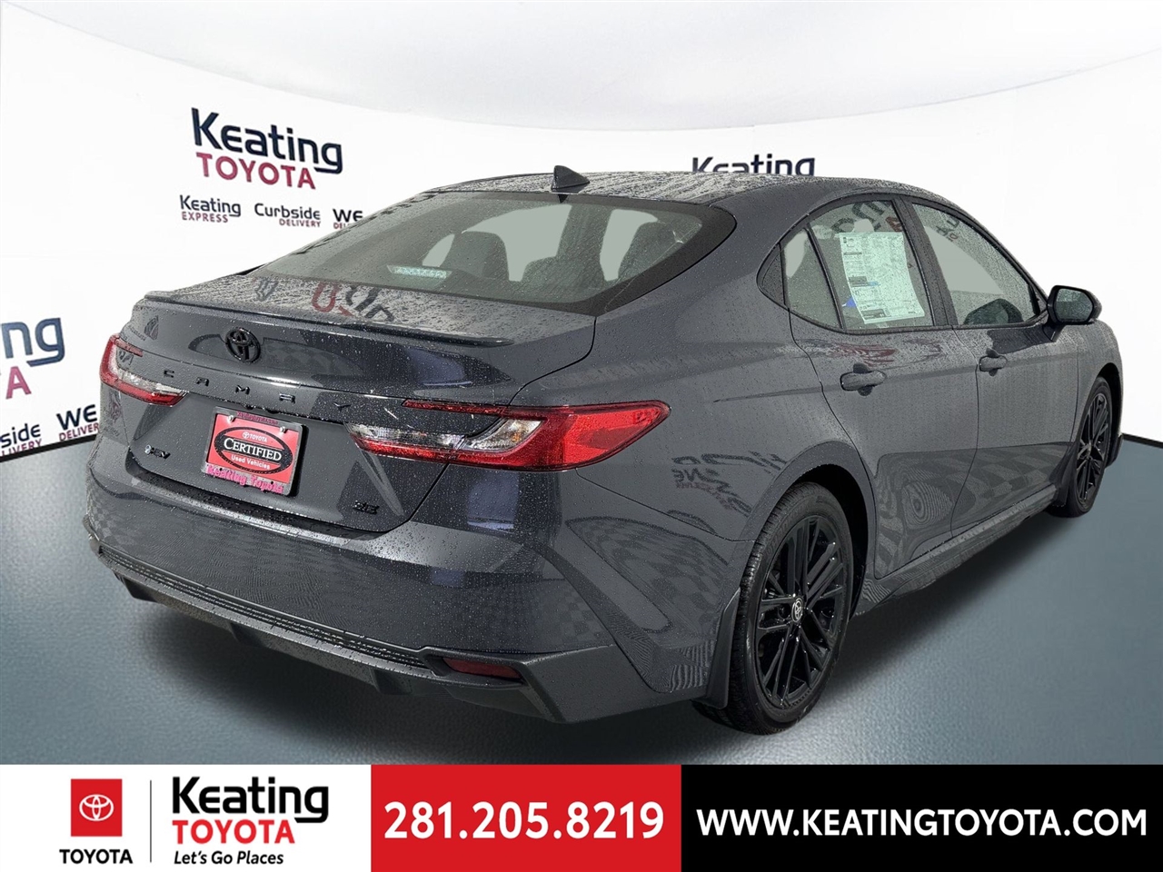 Toyota Camry Hybrid XLE 2025