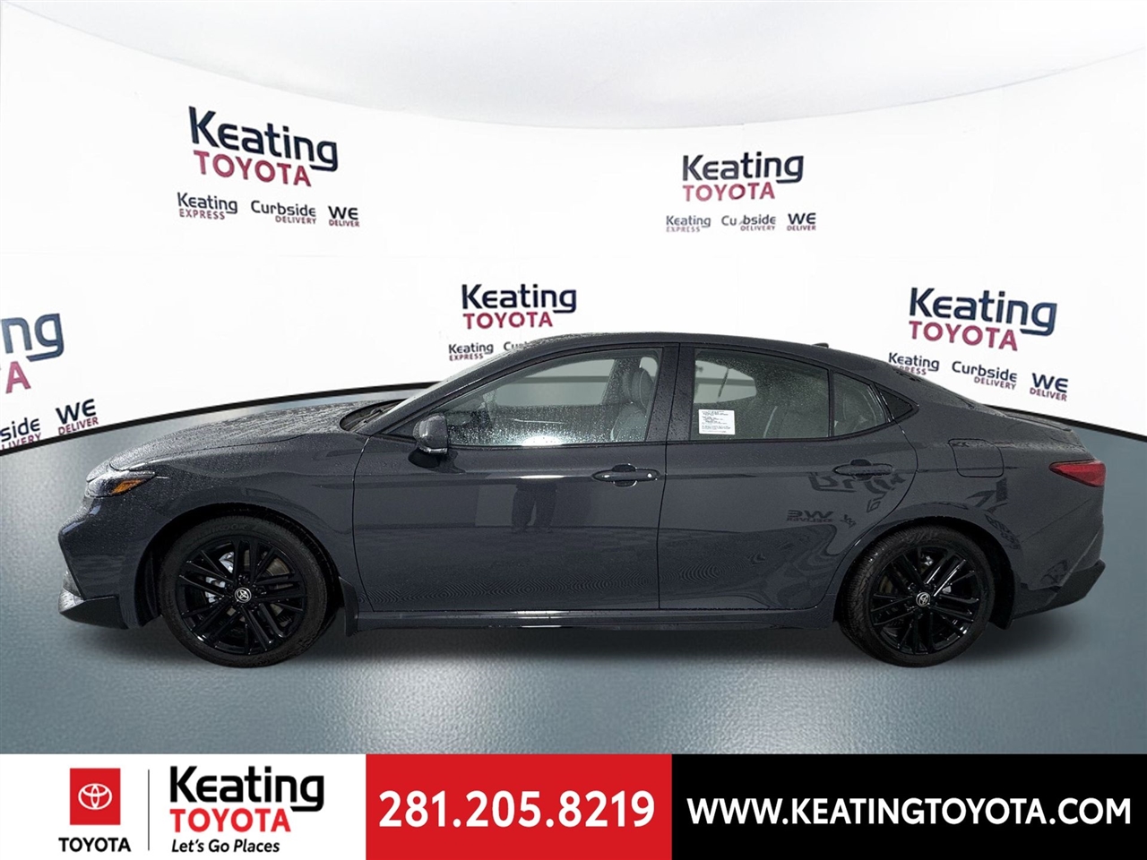 Toyota Camry Hybrid XLE 2025